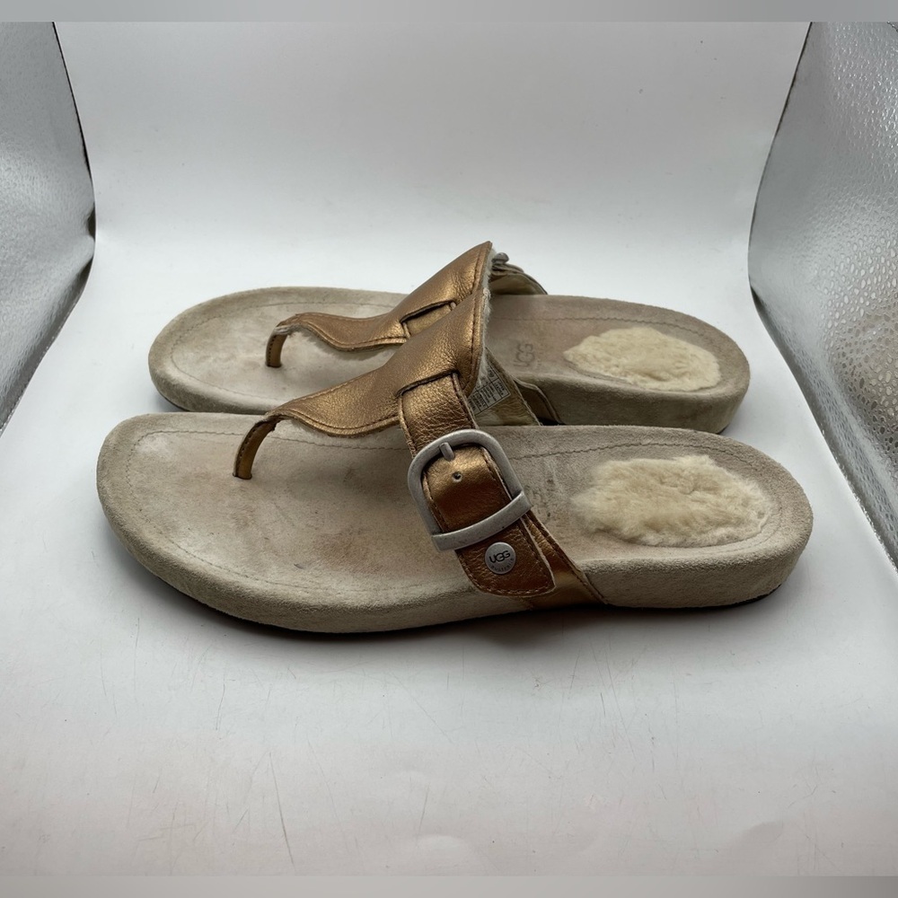 UGG 1759 womens gold metallic leather sandals size 8